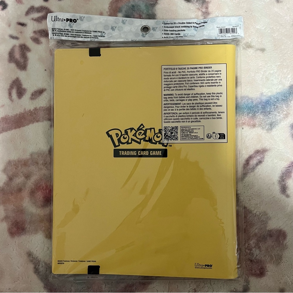 BRAND NEW Pokemon Yellow and Black 9-Pocket Pro-Binder - Picture 2 of 2